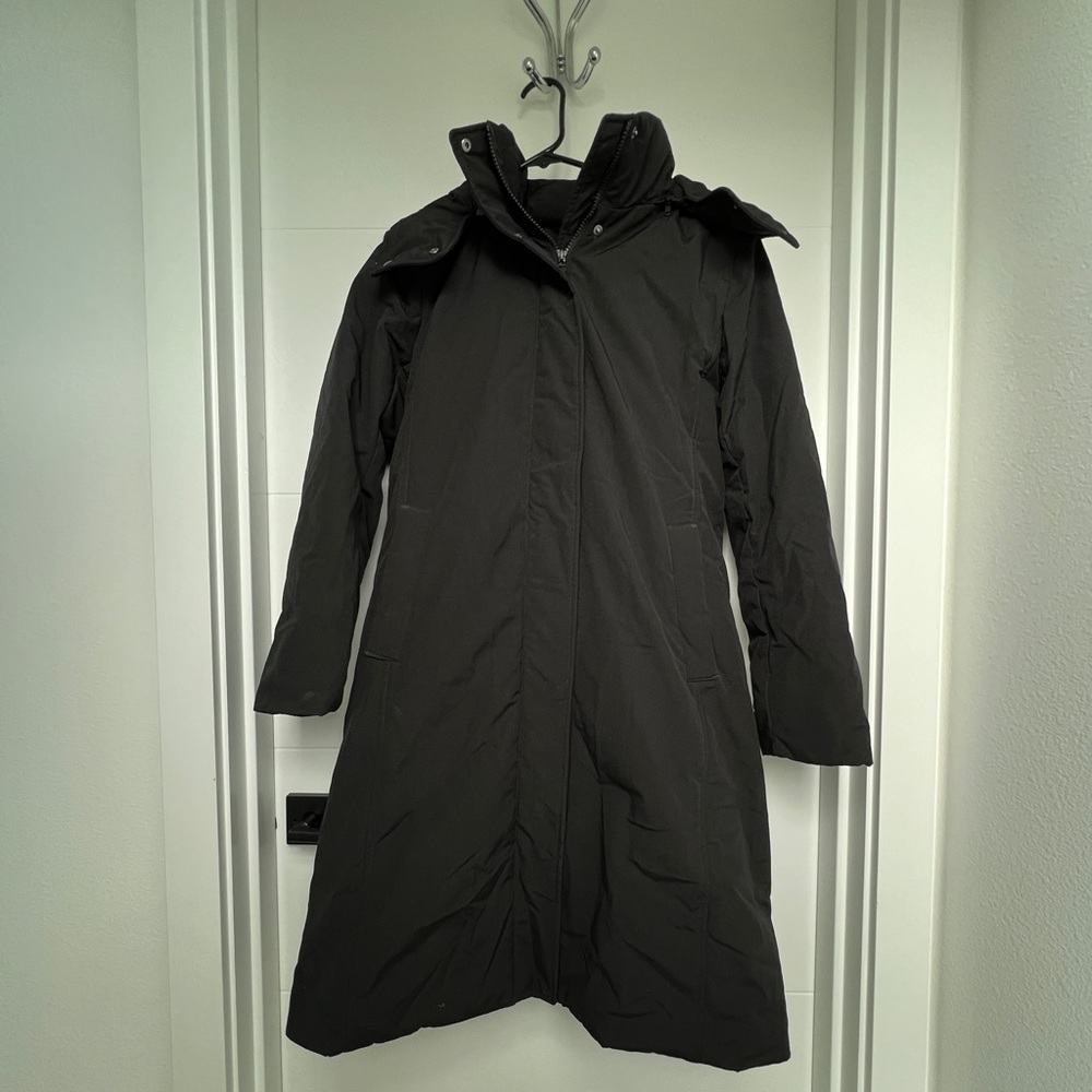 Uniqlo Hybrid Down Coat in Black